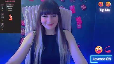Snapshot of karolina_mia chatting on May 7, 6:08 am Caroline online show from May 7, 6:08 am
