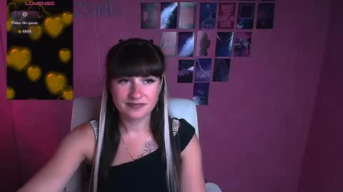 Snapshot of karolina_mia chatting on June 28, 5:46 am Caroline online show from June 28, 5:46 am