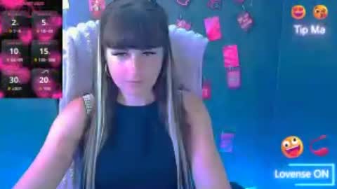 Snapshot of karolina_mia chatting on July 2, 8:53 am Caroline online show from July 2, 8:53 am
