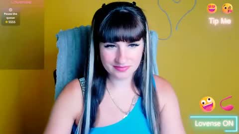 Snapshot of karolina_mia chatting on July 8, 11:37 am Caroline online show from July 8, 11:37 am