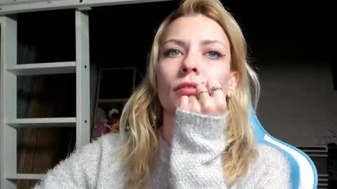 karoline121 online show from November 10, 9:47 pm