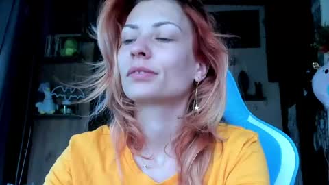 karoline121 online show from May 1, 4:06 am