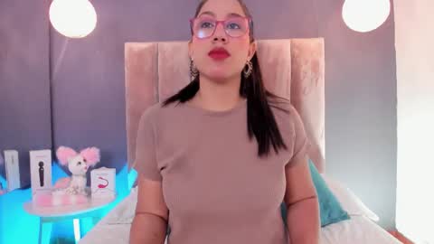 Snapshot of karoline21_ chatting on September 16, 12:17 pm Karoline  online show from September 16, 12:17 pm