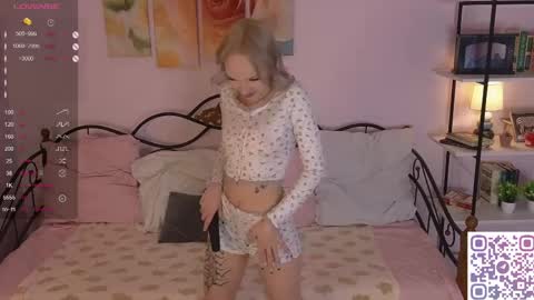 Snapshot of karoline__whitee chatting on May 26, 10:06 pm Karoline online show from May 26, 10:06 pm