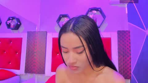 Snapshot of karoll014 chatting on October 14, 11:33 am Karol online show from October 14, 11:33 am