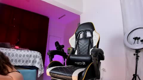 Snapshot of karolsweet_ chatting on June 22, 11:02 pm KarolSweet online show from June 22, 11:02 pm