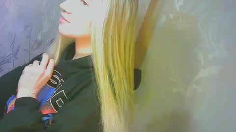 Caroline Fox online show from September 26, 9:13 am