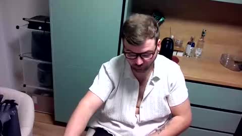 Snapshot of karry300 chatting on November 19, 11:43 am Karry300 online show from November 19, 11:43 am