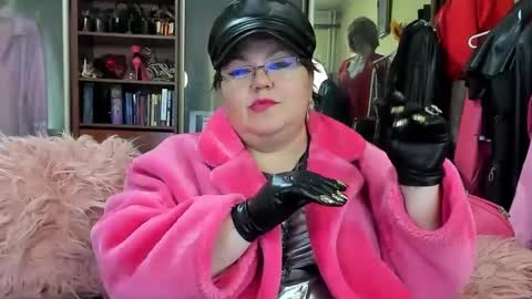 Snapshot of karyqueen chatting on December 4, 5:55 pm Kary Queen online show from December 4, 5:55 pm