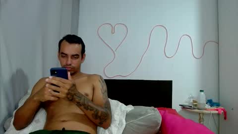 Snapshot of kasaltaradinho chatting on May 5, 7:11 pm Tamires e Maicon online show from May 5, 7:11 pm