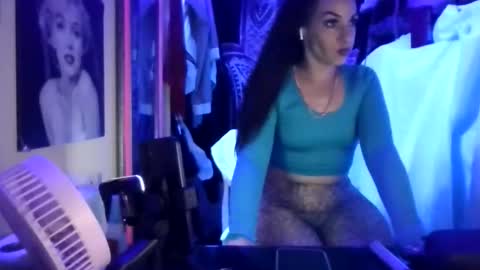 kash_kitty13 online show from January 18, 2:37 am