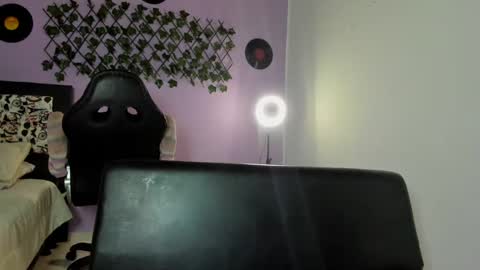 Snapshot of kassandra_james chatting on December 4, 1:25 am kassandra james online show from December 4, 1:25 am