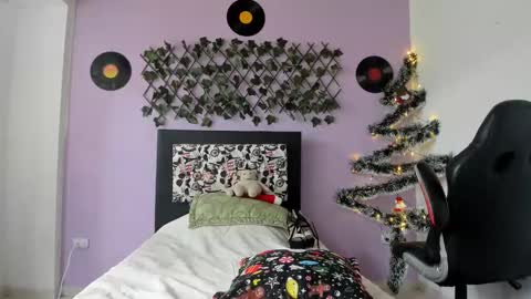 Snapshot of kassandra_james chatting on January 3, 2:08 pm kassandra james online show from January 3, 2:08 pm