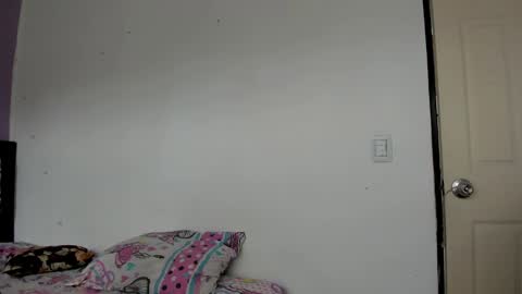 Snapshot of kassandra_james chatting on February 24, 6:47 pm kassandra james online show from February 24, 6:47 pm