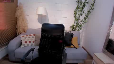 kassmonroe online show from October 22, 12:27 pm