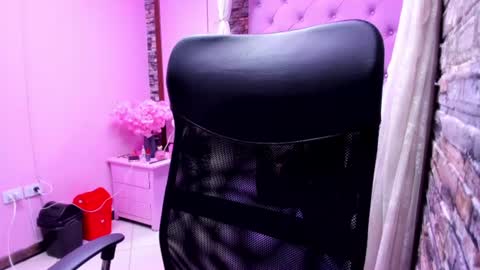 Snapshot of kassy_stone chatting on June 18, 3:18 am kassy Stone online show from June 18, 3:18 am