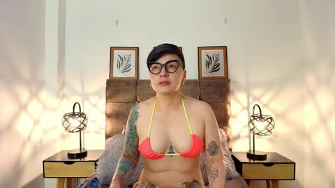 kat paradisse online show from March 15, 11:49 am