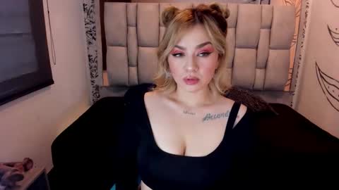 K A T A  H O O T online show from November 11, 9:15 pm