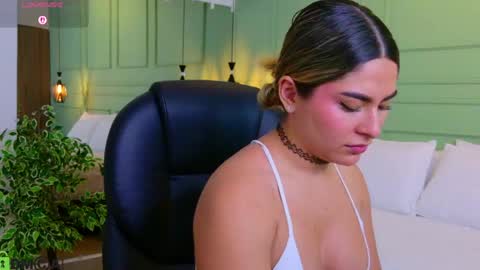 Snapshot of kataliina_18 chatting on May 6, 11:48 am Kat online show from May 6, 11:48 am