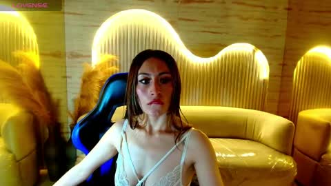 Snapshot of katalina_r chatting on May 14, 8:37 pm Katalina online show from May 14, 8:37 pm