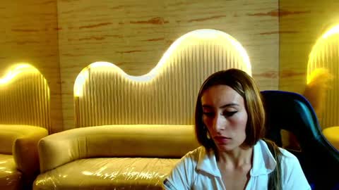 Snapshot of katalina_r chatting on May 17, 12:34 pm Katalina online show from May 17, 12:34 pm