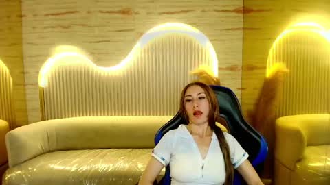 Snapshot of katalina_r chatting on May 20, 8:15 pm Katalina online show from May 20, 8:15 pm