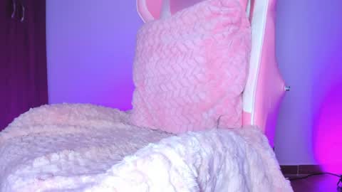 katalinaferreirax online show from May 6, 3:46 am