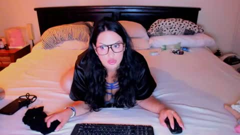 Snapshot of katarina_synnn chatting on June 25, 2:32 pm kata online show from June 25, 2:32 pm