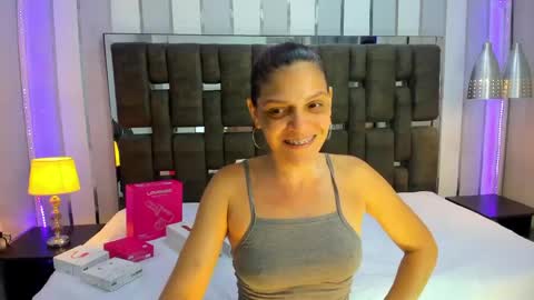 Snapshot of kate_roose chatting on May 7, 8:36 pm kate_roose online show from May 7, 8:36 pm