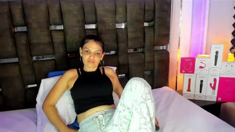 Snapshot of kate_roose chatting on May 22, 8:25 pm kate_roose online show from May 22, 8:25 pm