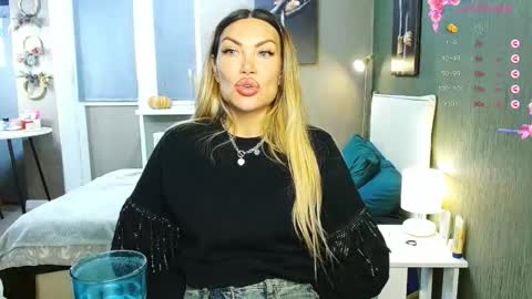 Therapist online show from December 15, 11:20 pm