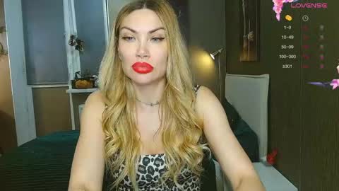 Snapshot of kate_space chatting on April 16, 10:45 pm Therapist online show from April 16, 10:45 pm