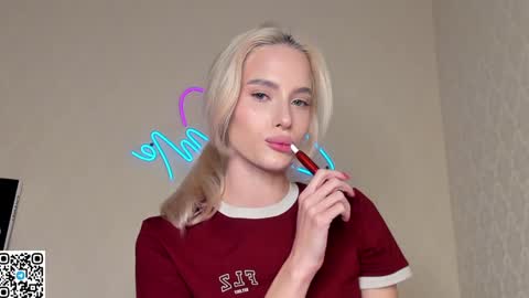 Snapshot of katebremar chatting on December 12, 1:10 am online show from December 12, 1:10 am