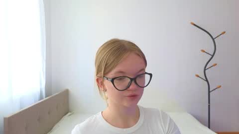 katebunnys online show from June 5, 4:52 am