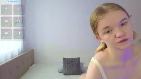 katebunnys online show from June 11, 4:43 am