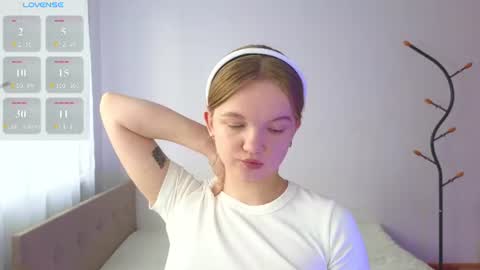 katebunnys online show from June 14, 11:12 am