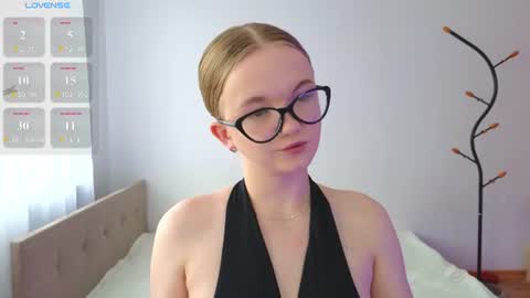 katebunnys online show from June 15, 4:15 am