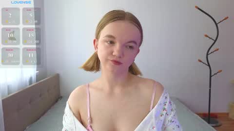 katebunnys online show from June 17, 4:15 am