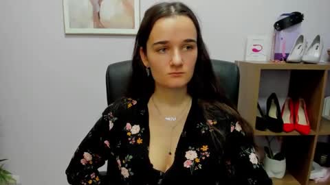 Kate  online show from November 29, 7:55 am