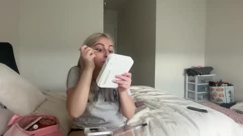 Snapshot of kateharperr chatting on December 14, 8:02 pm kateharperr online show from December 14, 8:02 pm