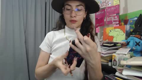 Snapshot of katehathor8 chatting on December 6, 5:20 am kate keith but here i prefer My Goddess independient model online show from December 6, 5:20 am