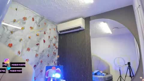 Im Katherine but call me Kate  online show from November 5, 12:27 pm