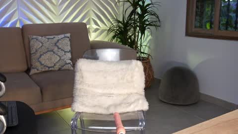  Kate Owens  online show from February 8, 9:57 pm