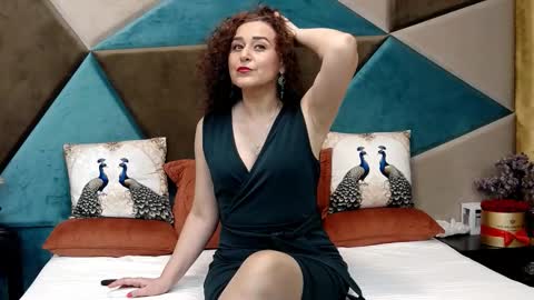 KateQueenston --  online show from March 18, 10:07 am