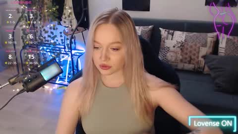 Lisa online show from October 18, 8:20 pm