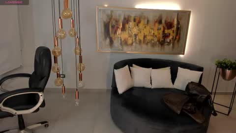 K A T E  online show from December 15, 11:03 am