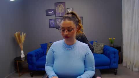 Snapshot of katewalker_ chatting on December 3, 6:17 pm Kate online show from December 3, 6:17 pm