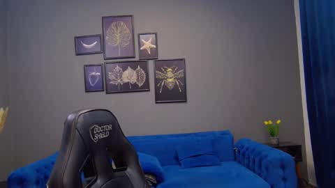 Snapshot of katewalker_ chatting on December 8, 12:40 am Kate online show from December 8, 12:40 am