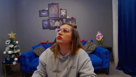 Snapshot of katewalker_ chatting on December 16, 6:16 pm Kate online show from December 16, 6:16 pm