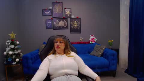 Snapshot of katewalker_ chatting on December 23, 6:16 pm Kate online show from December 23, 6:16 pm